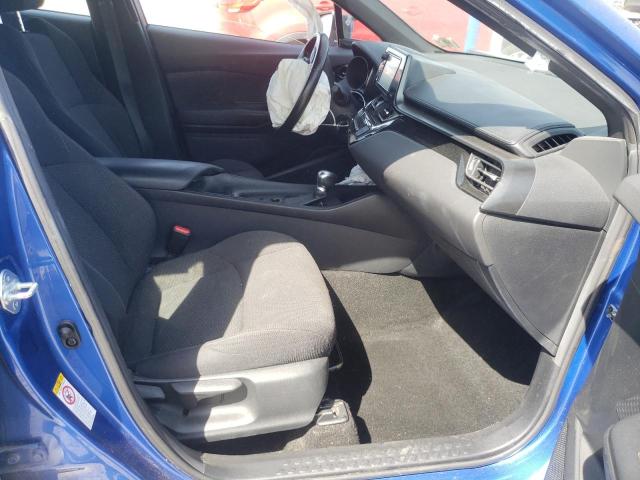 NMTKHMBX5JR004688 - 2018 TOYOTA C-HR XLE BLUE photo 5