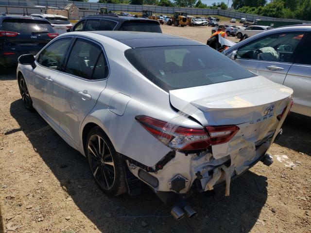 4T1B61HK8JU077112 - 2018 TOYOTA CAMRY XSE WHITE photo 3