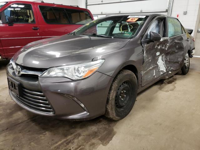 4T4BF1FK9FR516429 - 2015 TOYOTA CAMRY LE GRAY photo 2