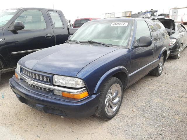 1GNCS18W9WK261721 - 1998 CHEVROLET BLAZER BLUE photo 2