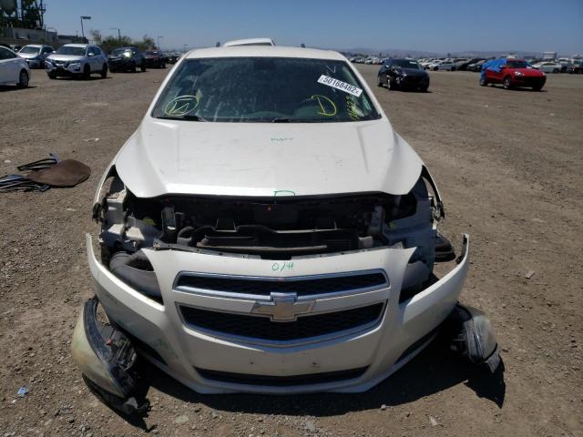 1G11D5RR9DF108653 - 2013 CHEVROLET MALIBU 1LT თეთრი ფოტო 9