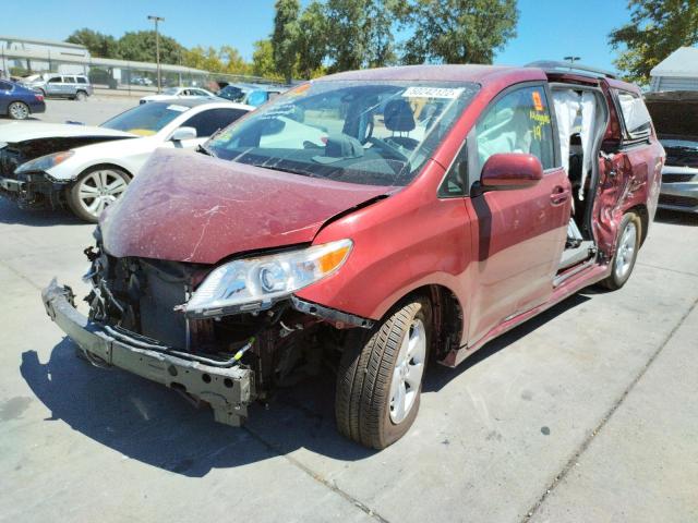 5TDKZ3DCXKS971396 - 2019 TOYOTA SIENNA LE RED photo 2