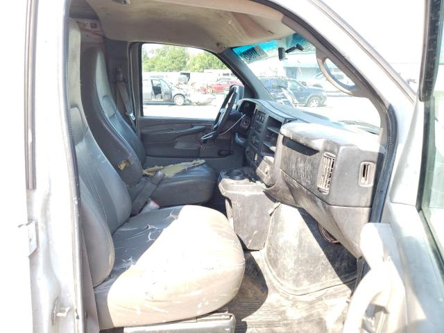 1GCWGGFA2B1129272 - 2011 CHEVROLET EXPRESS WHITE photo 5