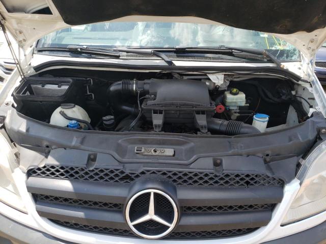 WD4PE8CC0B5518769 - 2011 MERCEDES-BENZ SPRINTER 2 WHITE photo 7