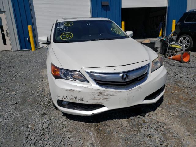 19VDE1F72DE403805 - 2013 ACURA ILX 20 TEC WHITE photo 9