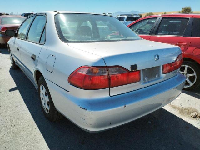 1HGCF8649WA238132 - 1998 HONDA ACCORD DX SILVER photo 3