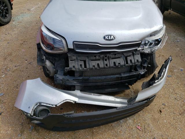 KNDJN2A24K7673157 - 2019 KIA SOUL SILVER photo 9