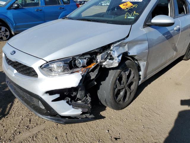 3KPF24AD0LE155530 - 2020 KIA FORTE FE SILVER photo 9