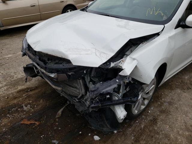 19UDE2F35JA005725 - 2018 ACURA ILX BASE W WHITE photo 9