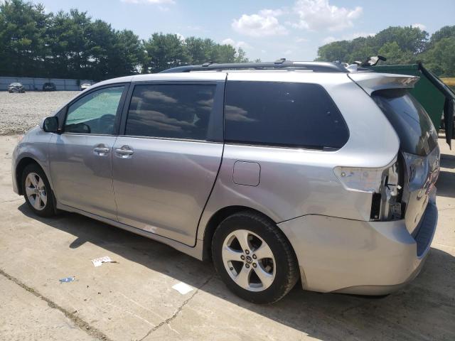 5TDKZ3DC1JS932579 - 2018 TOYOTA SIENNA LE SILVER photo 3