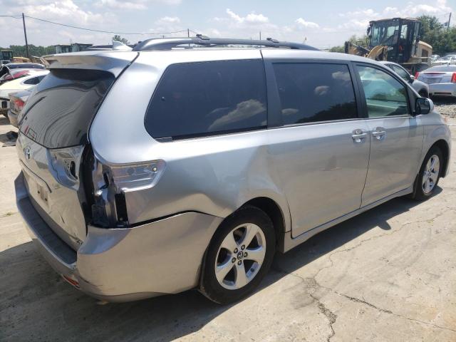 5TDKZ3DC1JS932579 - 2018 TOYOTA SIENNA LE SILVER photo 4