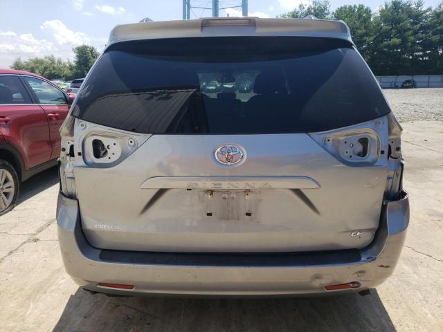 5TDKZ3DC1JS932579 - 2018 TOYOTA SIENNA LE SILVER photo 9