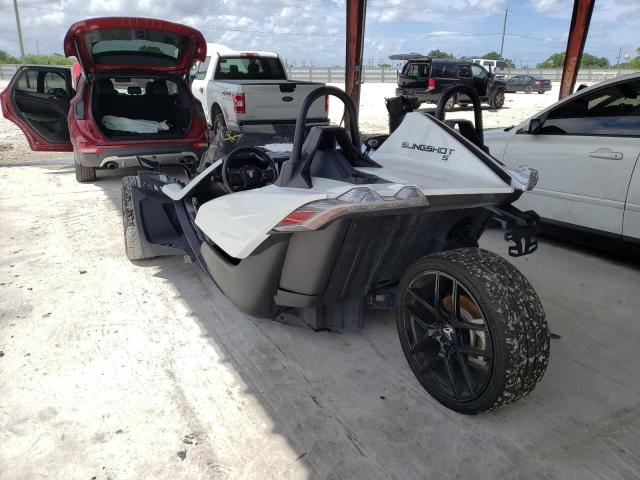 57XAATHD5M8141087 - 2021 POLARIS SLINGSHOT WHITE photo 3