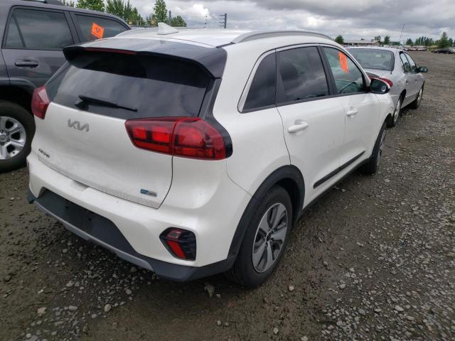 KNDCB3LC9N5509755 - 2022 KIA NIRO LX WHITE photo 4