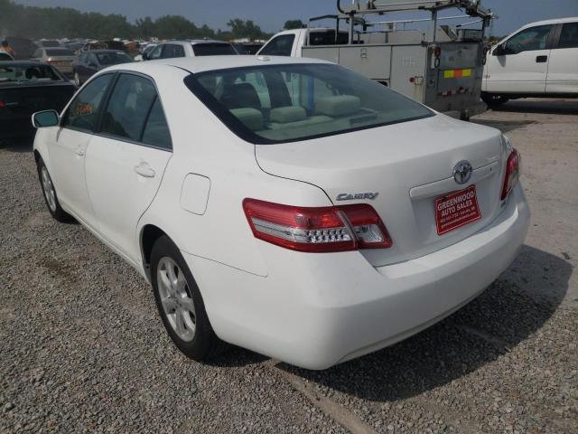 4T1BF3EK3BU679479 - 2011 TOYOTA CAMRY BASE Weiß Foto 3