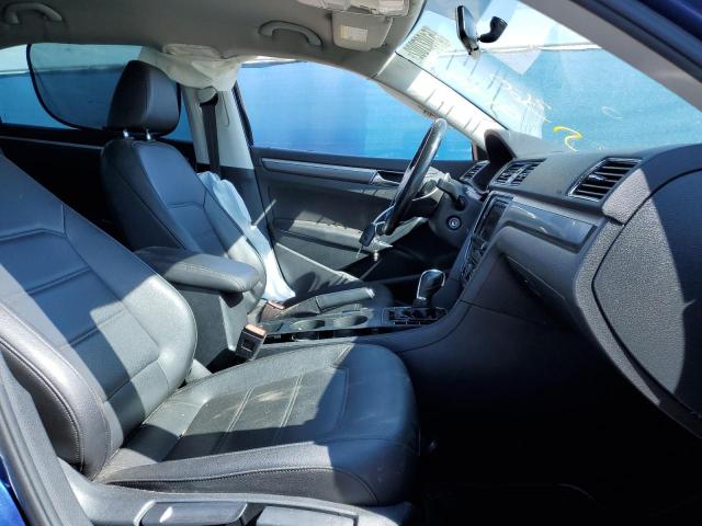 1VWDT7A35HC066772 - 2017 VOLKSWAGEN PASSAT R-L BLUE photo 5