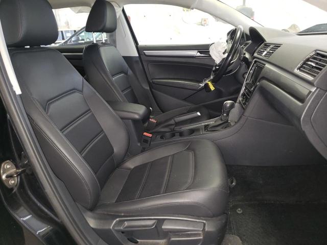 1VWDT7A30HC066856 - 2017 VOLKSWAGEN PASSAT R-L BLACK photo 5