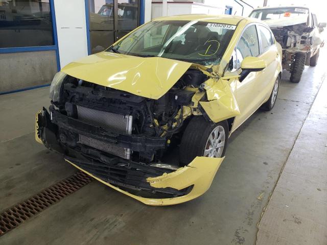 KNADM4A3XG6547576 - 2016 KIA RIO LX YELLOW photo 2