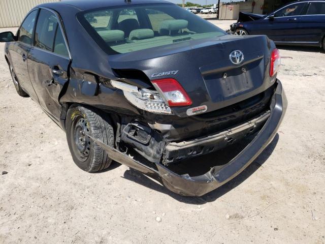 4T1BF3EK3BU179399 - 2011 TOYOTA CAMRY BASE GRAY photo 9