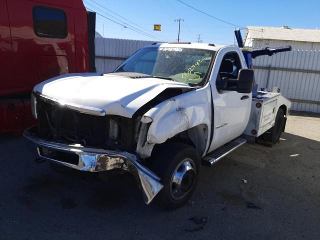 1GD313CL9CF115985 - 2012 GMC SIERRA C35 WHITE photo 2