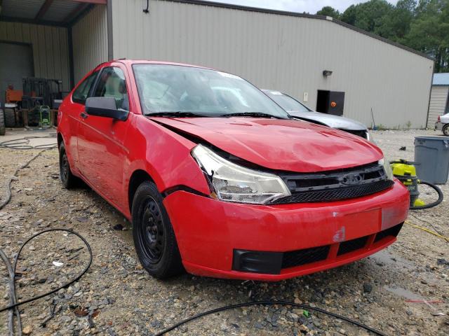 1FAHP32N88W174700 - 2008 FORD FOCUS S/SE RED photo 1