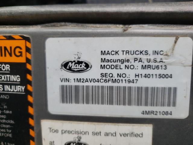 1M2AV04C6FM011947 - 2015 MACK 600 MRU600 WHITE photo 10