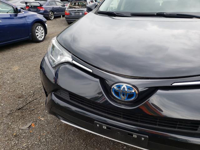 JTMRJREV9JD226335 - 2018 TOYOTA RAV 4 BLACK photo 9