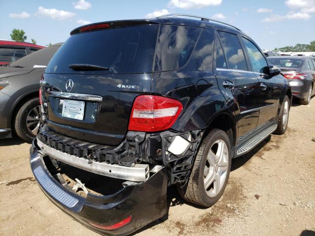 4JGBB7CB3AA589044 - 2010 MERCEDES-BENZ ML 550 4MA BLACK photo 4