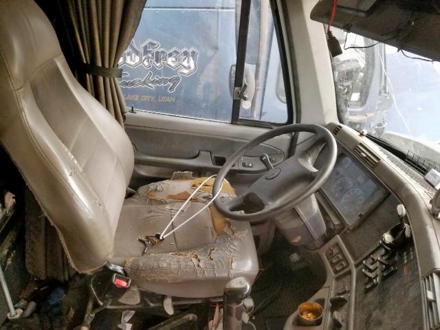 1FUBA5CG57DW64463 - 2007 FREIGHTLINER CONVENTION WHITE photo 5