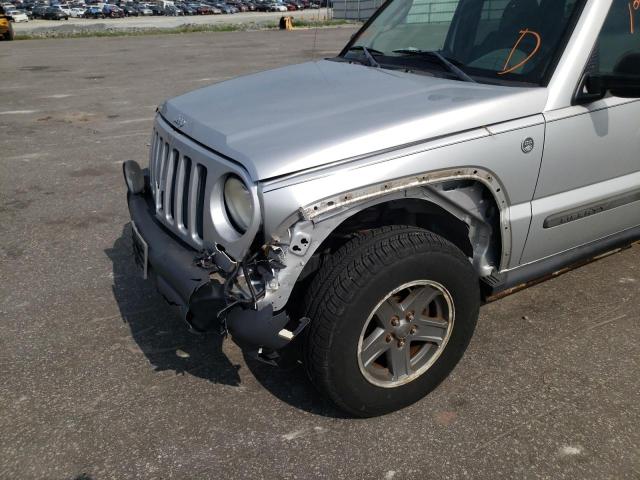 1J4GL38K96W236031 - 2006 JEEP LIBERTY RE SILVER photo 9