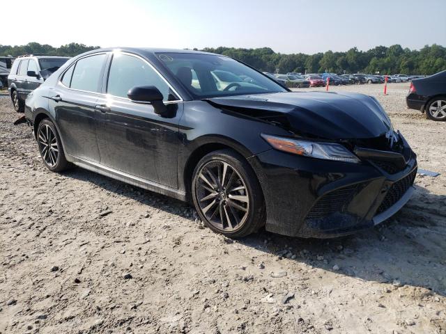 4T1B61HK6JU058509 - 2018 TOYOTA CAMRY XSE BLACK photo 1