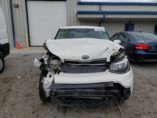 KNDJN2A25J7523475 - 2018 KIA SOUL WHITE photo 9