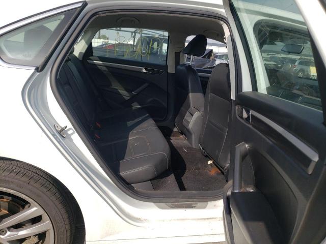 1VWDT7A32HC051548 - 2017 VOLKSWAGEN PASSAT R-L WHITE photo 6