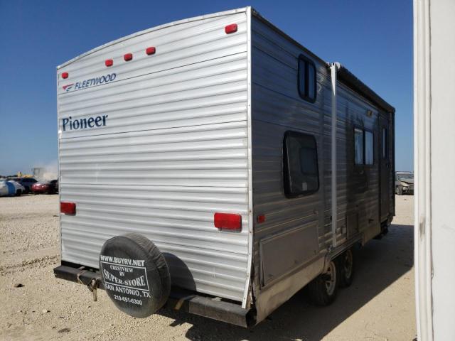 1EB1C182664010913 - 2006 FLEETWOOD PIONEER WHITE photo 4