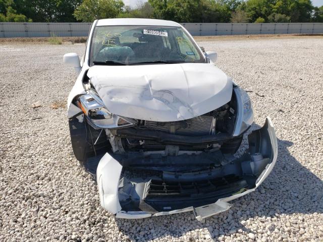 3N1BC13E17L423411 - 2007 NISSAN VERSA S WHITE photo 9