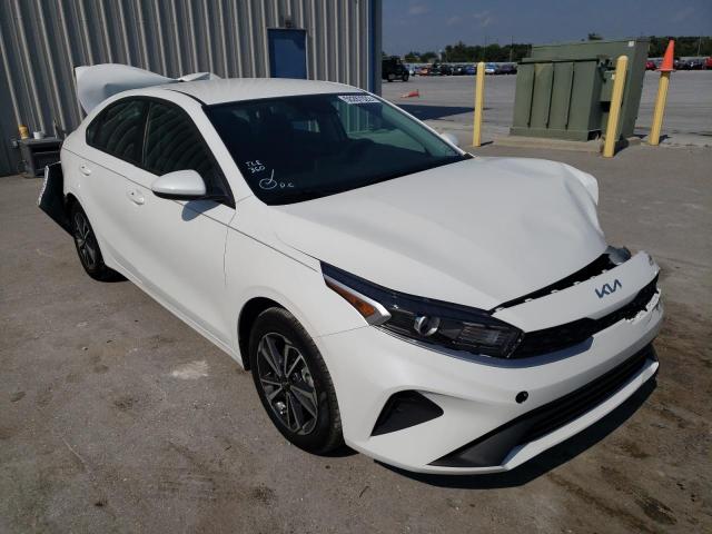 3KPF24AD6NE493856 - 2022 KIA FORTE FE WHITE photo 1