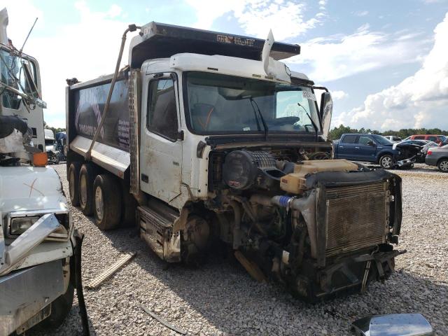 4V5KG9EH4KN226085 - 2019 VOLVO VHD WHITE photo 1