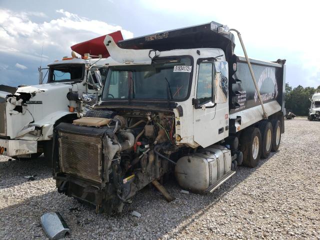 4V5KG9EH4KN226085 - 2019 VOLVO VHD WHITE photo 2