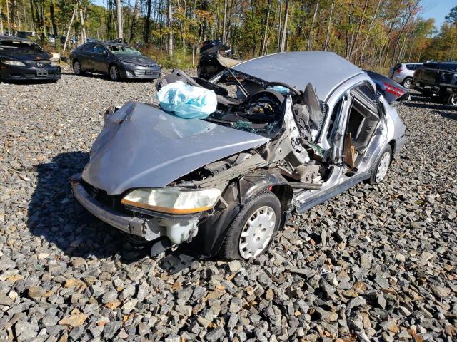 1HGCG66532A062618 - 2002 HONDA ACCORD LX SILVER photo 2