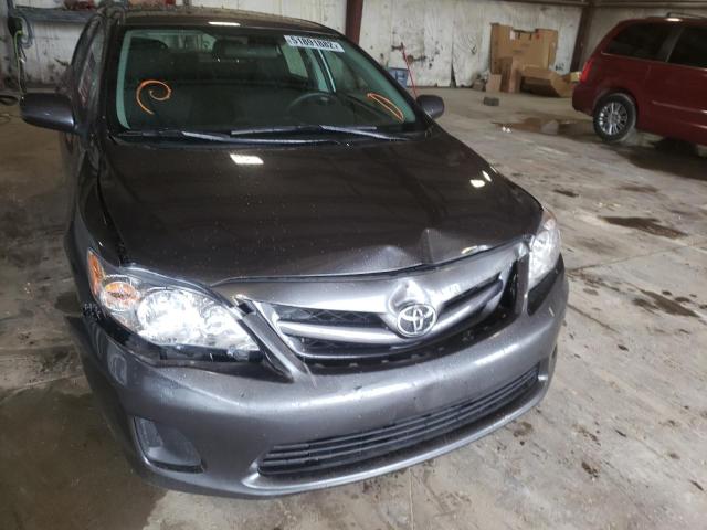 5YFBU4EE4DP090595 - 2013 TOYOTA CAROLLA GRAY photo 9