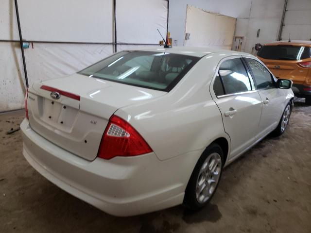 3FAHP0HA1AR291949 - 2010 FORD FUSION SE WHITE photo 4