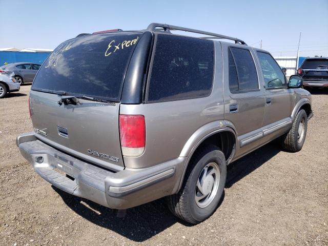 1GNDT13W7W2286934 - 1998 CHEVROLET BLAZER SILVER photo 4