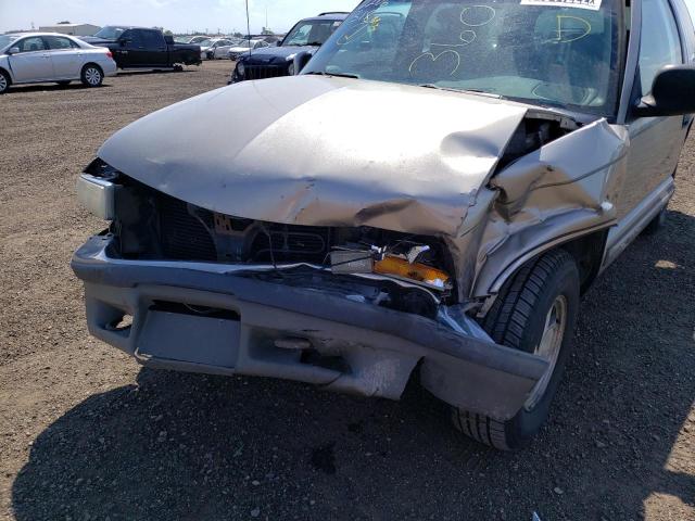 1GNDT13W7W2286934 - 1998 CHEVROLET BLAZER SILVER photo 9