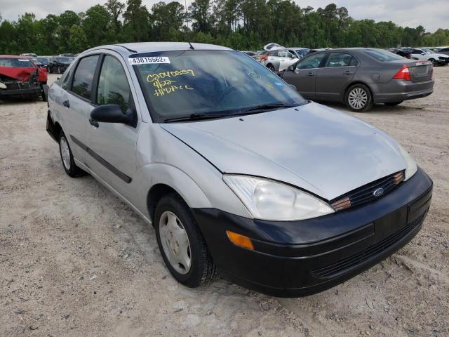 1FAFP33PXYW152821 - 2000 FORD FOCUS LX SILVER photo 1