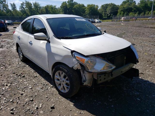 3N1CN7AP3HL889011 - 2017 NISSAN VERSA S WHITE photo 1