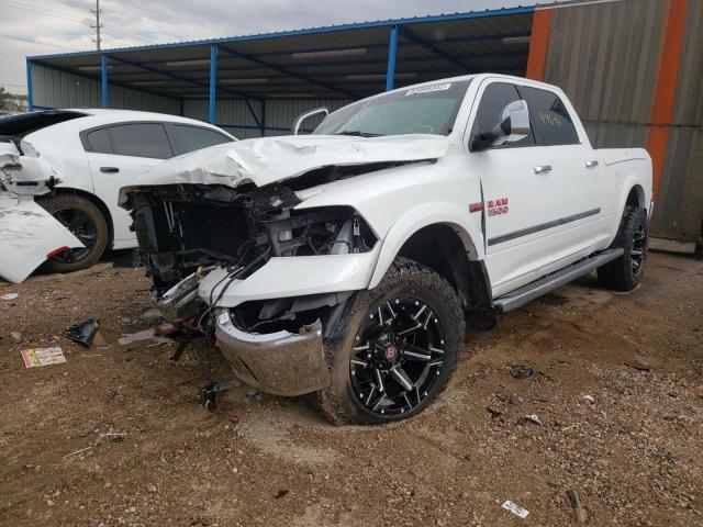 1C6RR7VT0JS158411 - 2018 RAM 1500 LARAM WHITE photo 2