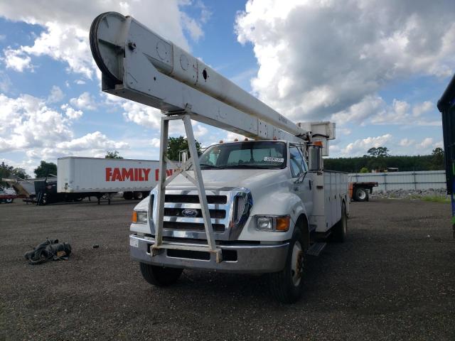 3FRXF75TX7V512331 - 2007 FORD F750 SUPER WHITE photo 2