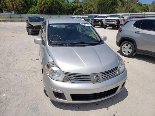 3N1BC13E69L400807 - 2009 NISSAN VERSA S SILVER photo 9