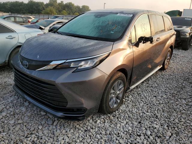 5TDKRKEC8NS087258 - 2022 TOYOTA SIENNA LE GRAY photo 2