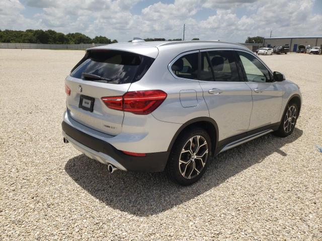 WBXJG7C09M5T70704 - 2021 BMW X1 SDRIVE2 SILVER photo 4